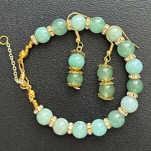 Elegant Natural Green 8mm agate and Gold Beaded Jewelry Set. New